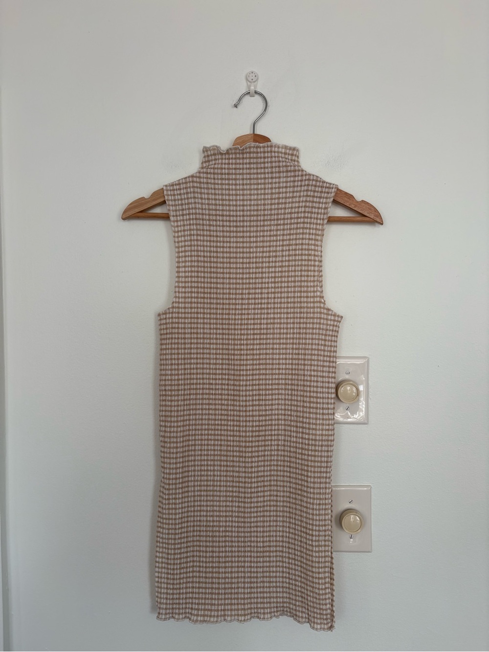 Aritzia || Wilfred Verona Pant and Tank Set Seersucker Tan Cream Small - Picture 4 of 8